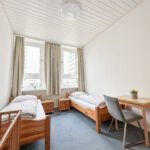 Schlafzimmer mit zwei Einzelbetten